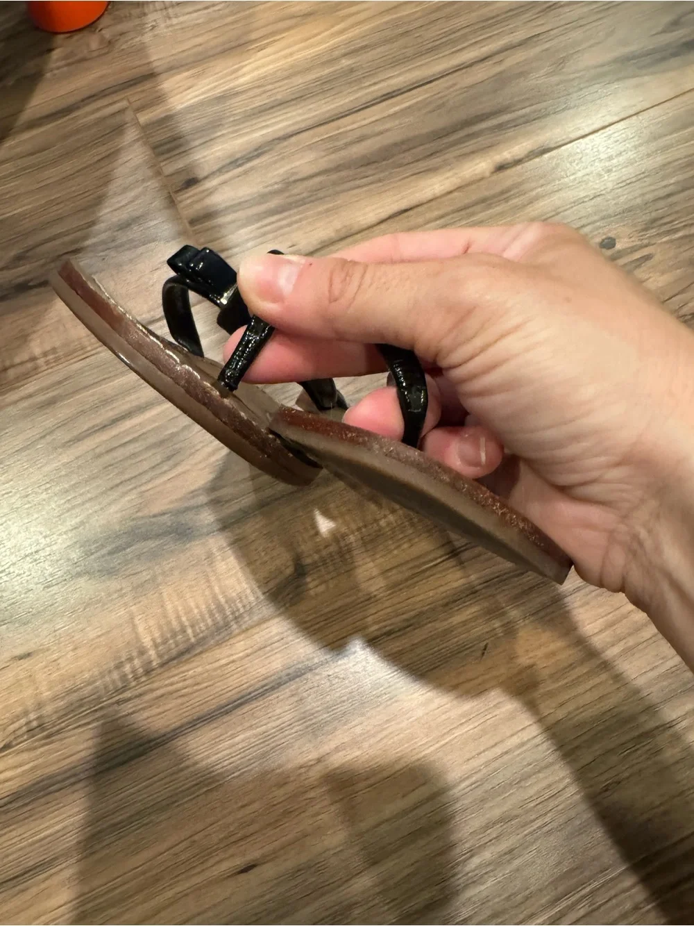 Tory Burch Black Patent Leather Bow Thong Sandals Well Worn size 6.5
